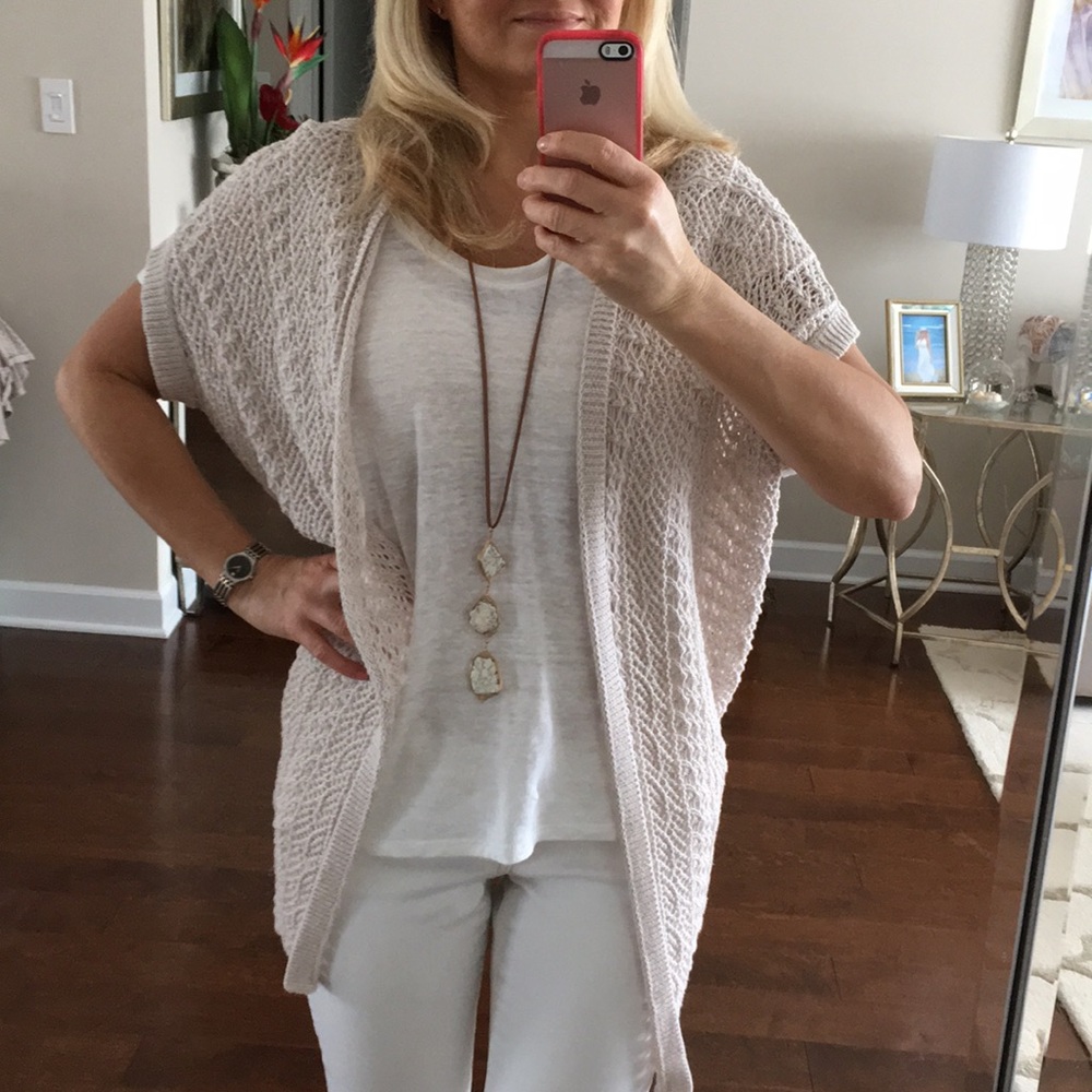 New listing 🎉Beige sweater
